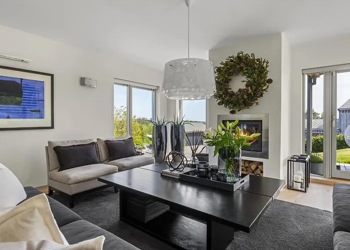 Beautiful House In Semesterbostad Arendal